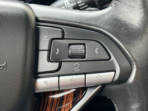 Used 2021 Cadillac Escalade Premium Luxury RWD image 34