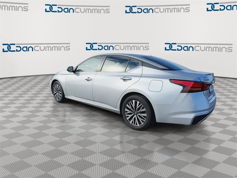Used 2023 Nissan Altima 2.5 SV image 6