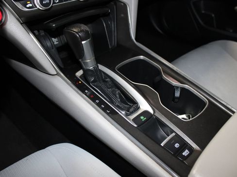 Used 2019 Honda Accord LX image 19