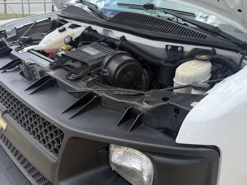 Used 2015 Chevrolet Express 2500 RWD image 52