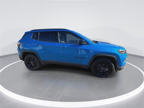 New 2026 Jeep Compass Latitude image 9