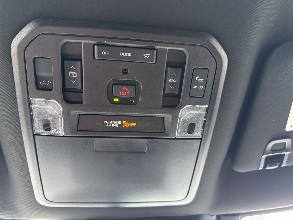 Used 2025 Toyota Sequoia Platinum AWD/4WD image 34