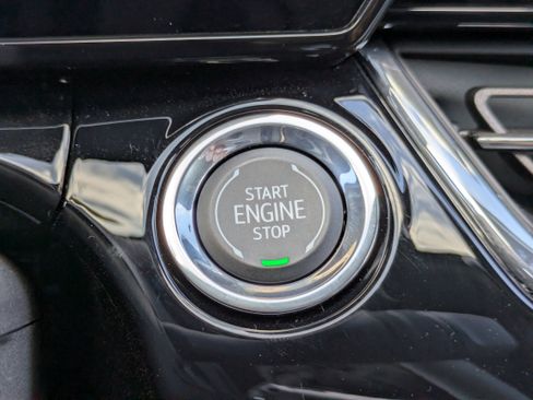 New 2025 Chevrolet Trax RS w/ Sunroof Package image 21