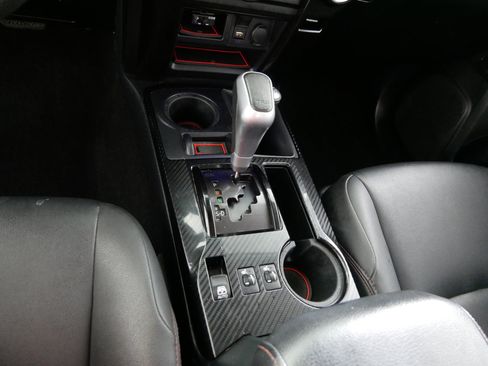 Used 2020 Toyota 4Runner TRD Off-Road Premium AWD/4WD image 24