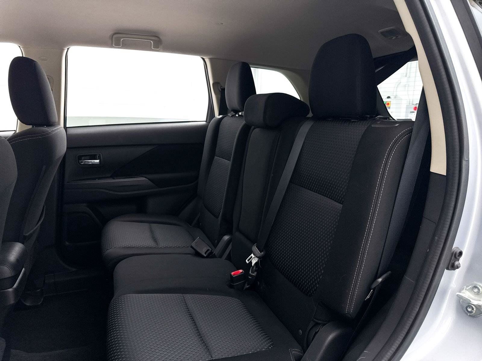 Used 2016 Mitsubishi Outlander SE FWD image 19