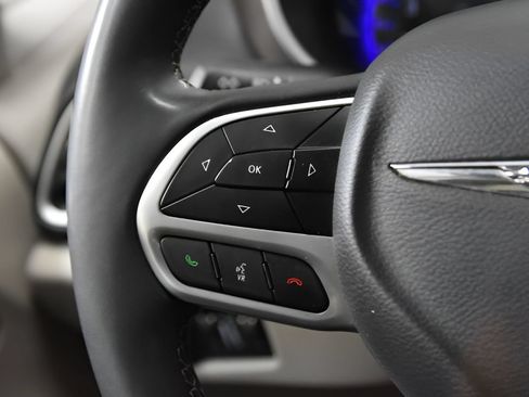 Used 2023 Chrysler Voyager LX FWD image 16