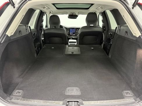Used 2021 Volvo XC60 T6 Momentum image 27
