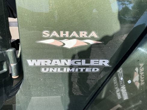 Used 2009 Jeep Wrangler Unlimited Sahara w/ Dual Top Group AWD/4WD image 26