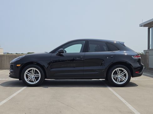 Certified 2026 Porsche Macan AWD/4WD image 2