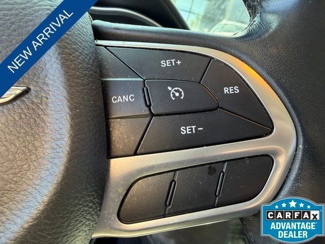 Used 2019 Chrysler 300 Touring w/ Sport Appearance Package RWD image 9
