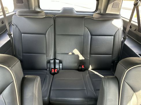 Certified 2025 Chevrolet Suburban Premier image 19