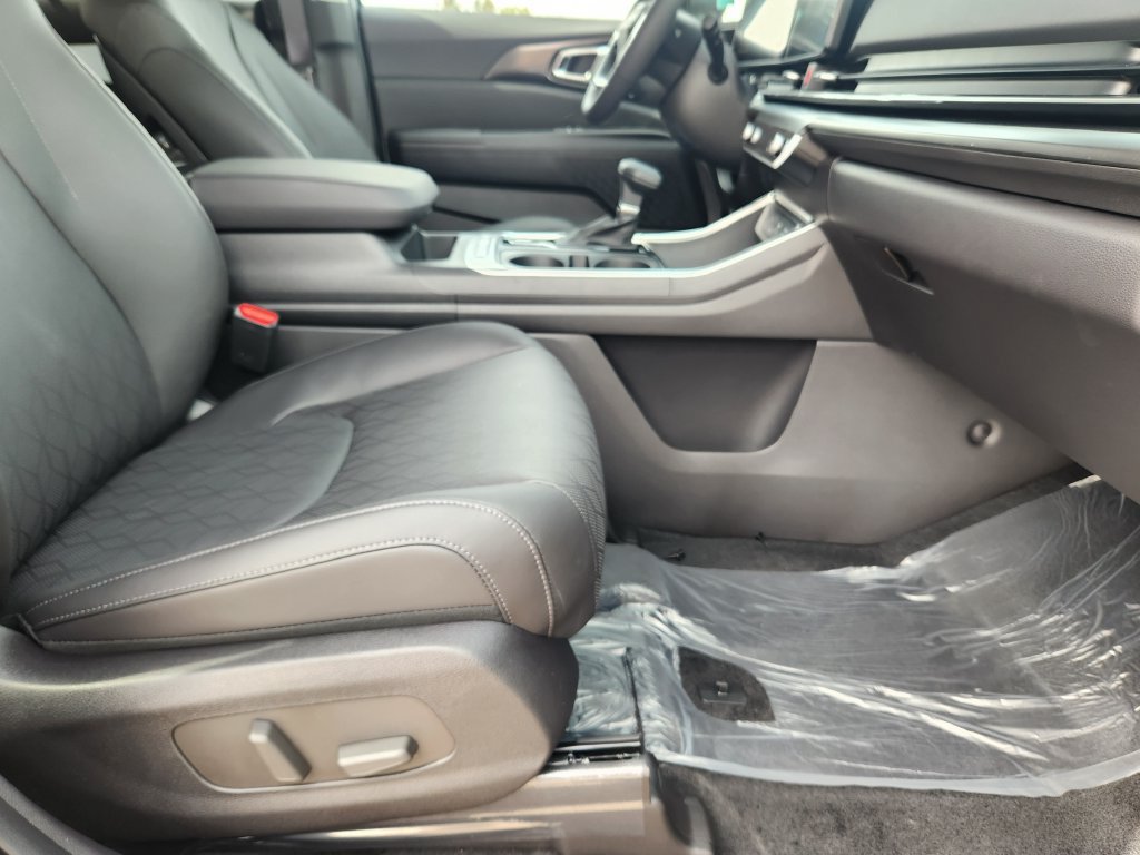 New 2027 Kia Carnival EX FWD image 13