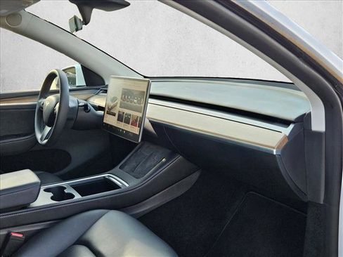 Used 2023 Tesla Model Y Long Range AWD/4WD image 18