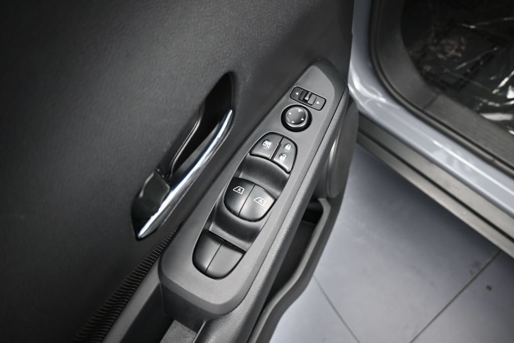 Used 2023 Nissan Kicks SV FWD image 14