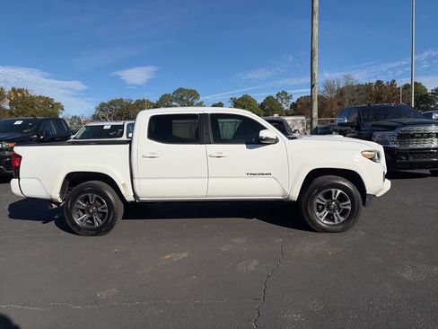 Used 2018 Toyota Tacoma TRD Sport image 8
