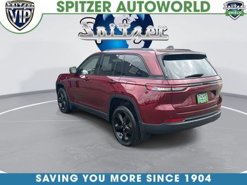 Used 2023 Jeep Grand Cherokee Limited w/ Black Appearance Package AWD/4WD image 7