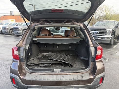 Used 2019 Subaru Outback 3.6R Touring image 6