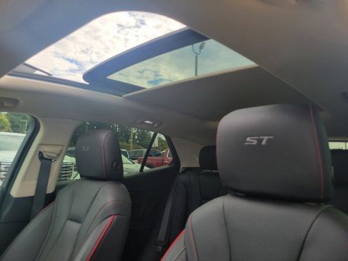 Used 2023 Buick Envision Essence w/ Sport Touring Package image 30