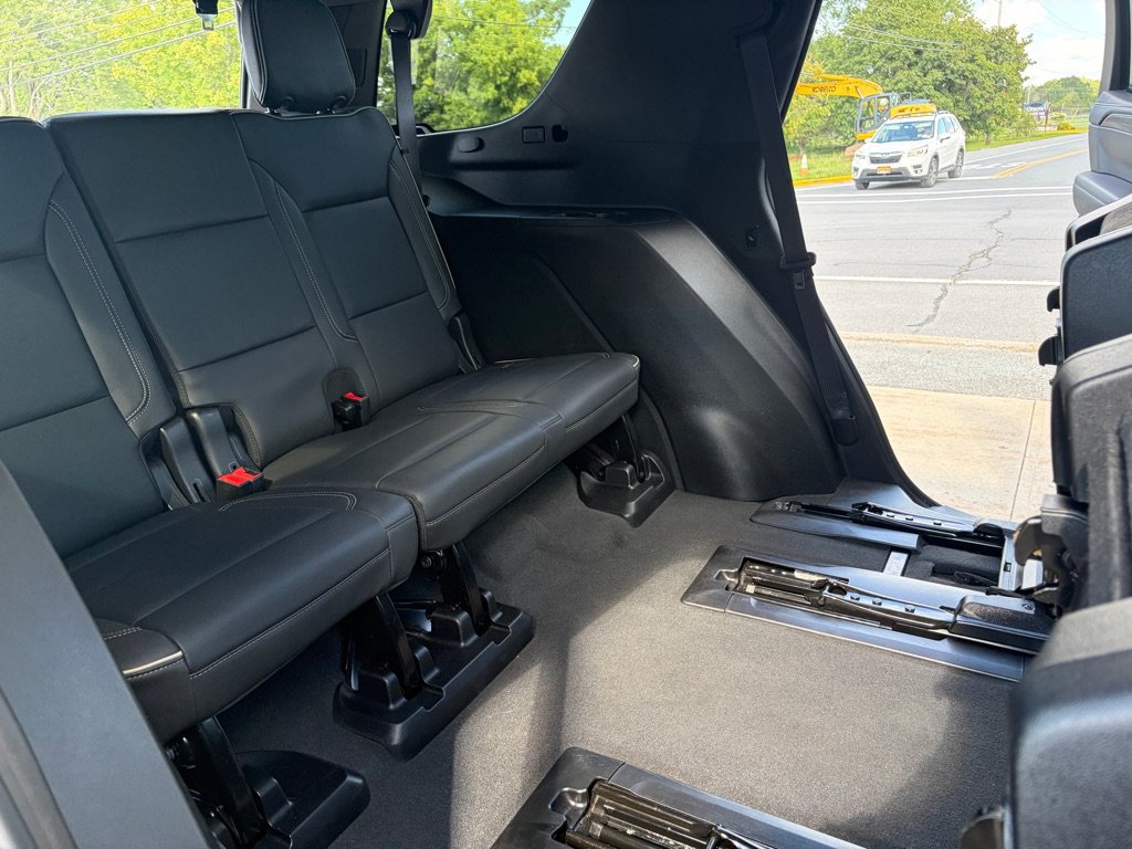 Used 2024 GMC Yukon SLT w/ SLT Luxury Package AWD/4WD image 36