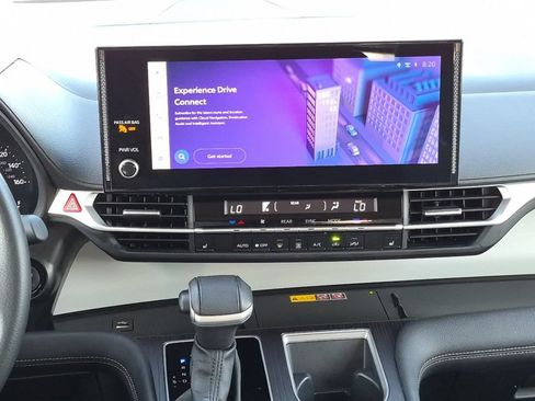 Used 2025 Toyota Sienna XLE FWD image 20
