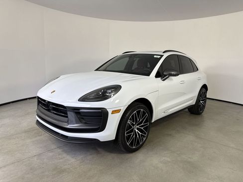 Certified 2026 Porsche Macan Turbo AWD/4WD image 1