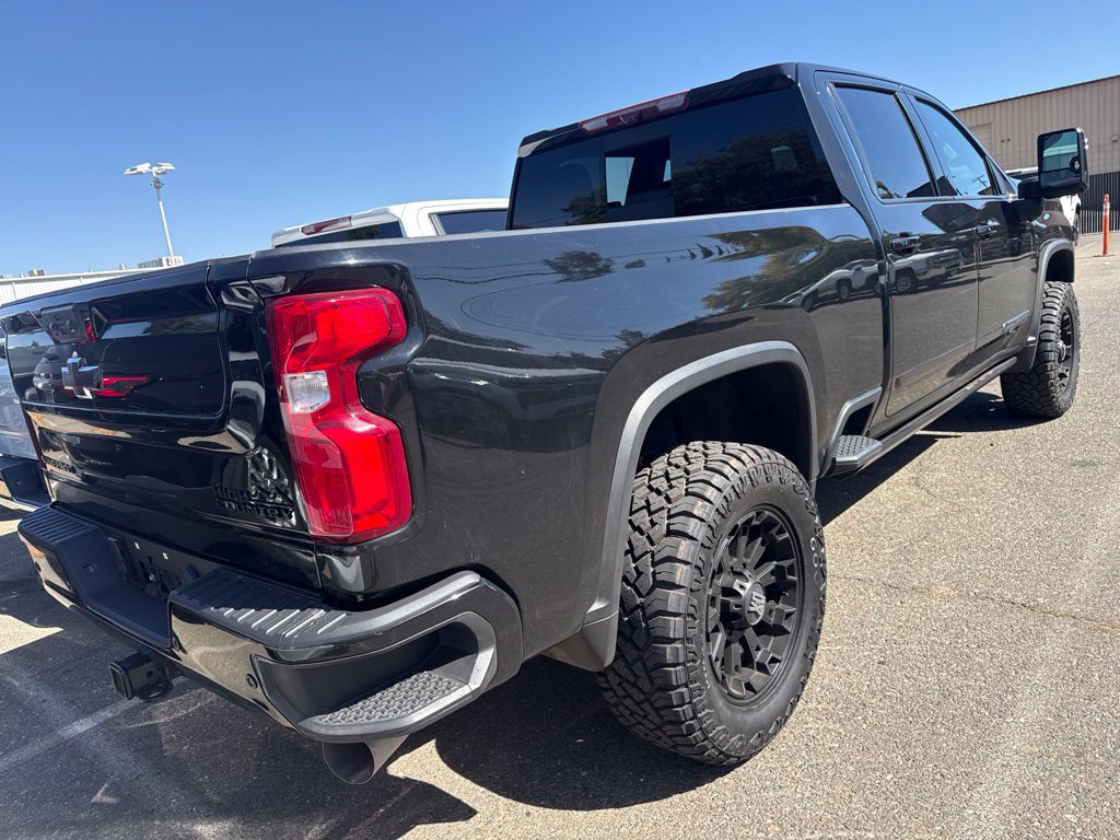 Used 2024 Chevrolet Silverado 3500 High Country w/ Technology Package AWD/4WD image 2
