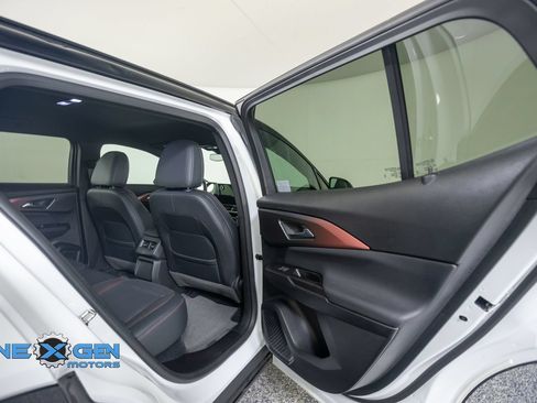 Used 2024 Chevrolet Equinox EV RS FWD image 33