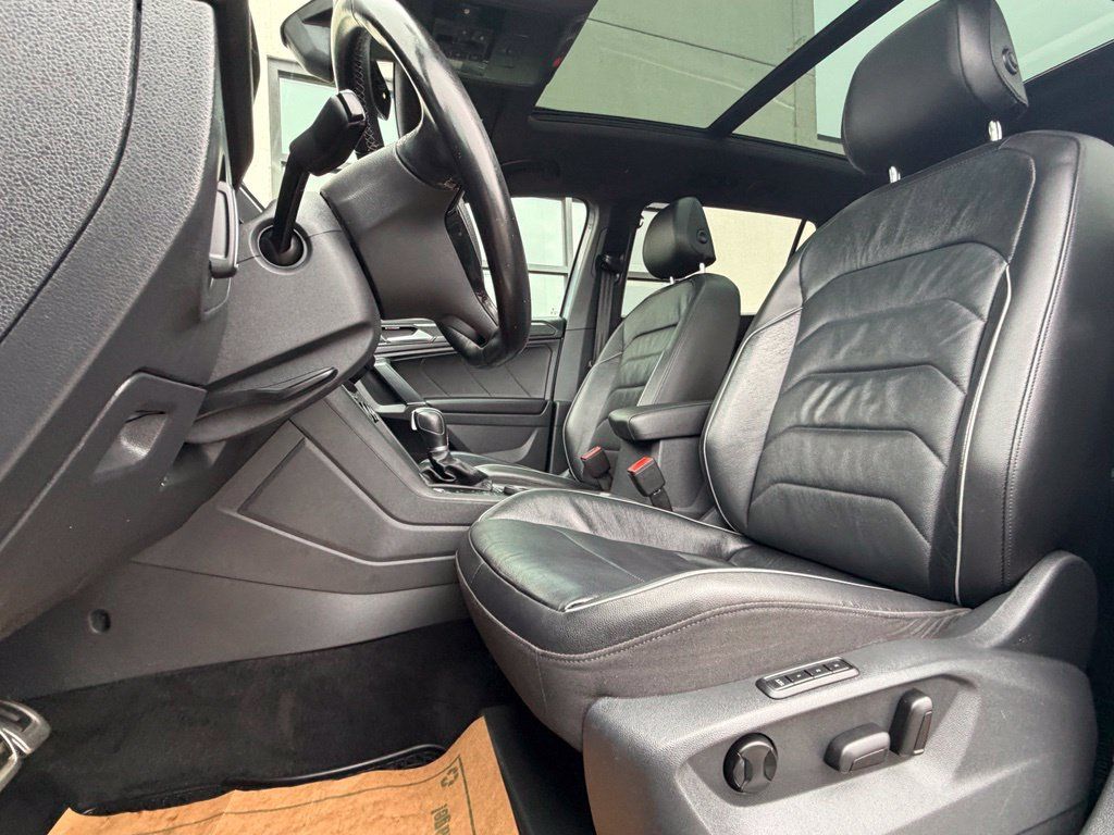 Used 2018 Volkswagen Tiguan SEL Premium w/ R-Line Package AWD/4WD image 10
