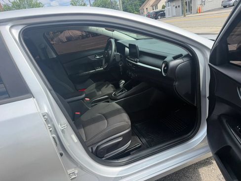 Used 2020 Kia Forte LXS FWD image 12