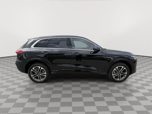 Certified 2025 Audi Q5 Premium w/ 19" Wheel Package AWD/4WD image 6