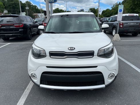 Used 2017 Kia Soul + FWD image 3