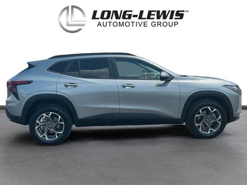Used 2024 Chevrolet Trax LT w/ Driver Confidence Package FWD image 8