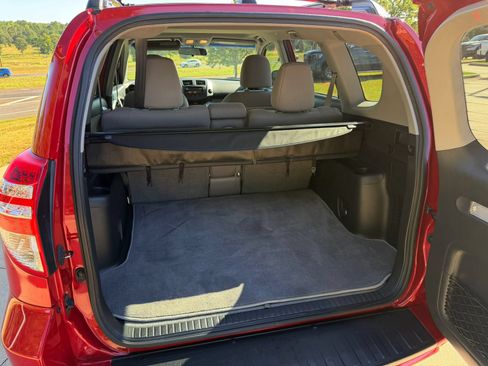 Used 2012 Toyota RAV4 FWD w/ Upgrade Value Pkg image 29