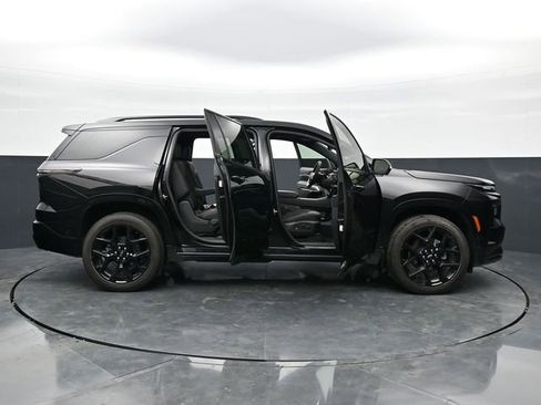 Used 2024 Chevrolet Traverse RS image 54
