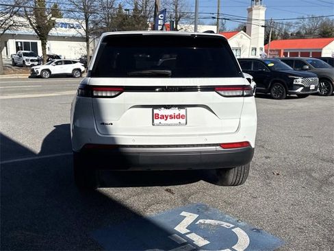 New 2026 Jeep Grand Cherokee Laredo image 18