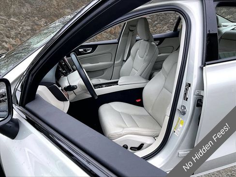 Used 2022 Volvo S60 B5 Momentum w/ Climate Package FWD image 23
