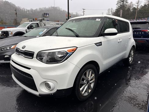 Used 2019 Kia Soul + image 3