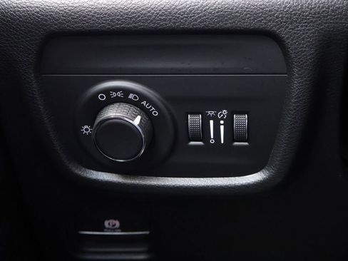 Used 2023 Jeep Grand Cherokee Altitude AWD/4WD image 31