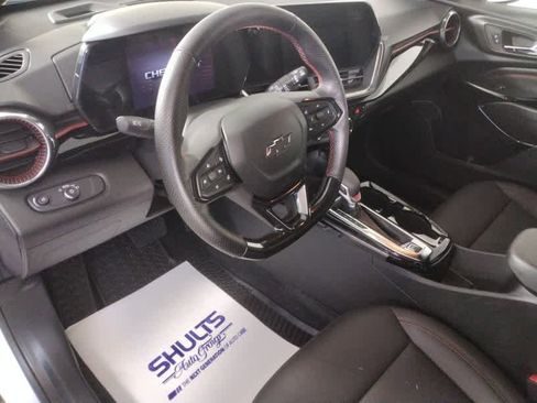 Used 2024 Chevrolet Trax RS w/ Sunroof Package image 12