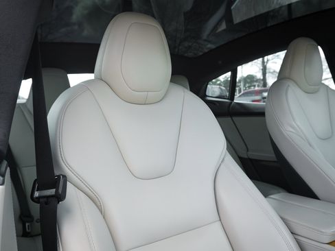 Used 2021 Tesla Model S Performance image 34