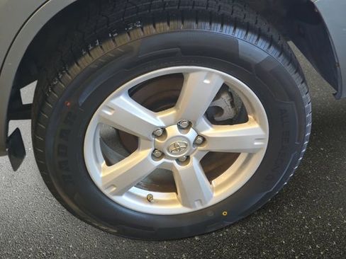 Used 2007 Toyota RAV4 4WD w/ 3rd Row image 31