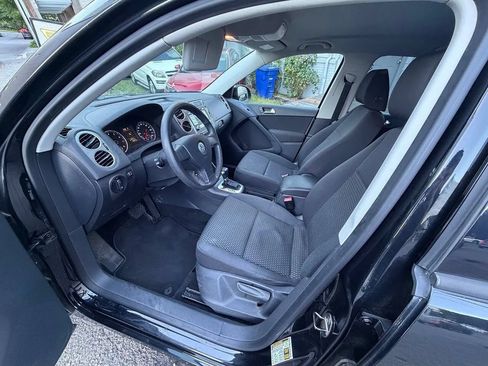 Used 2010 Volkswagen Tiguan S FWD image 13