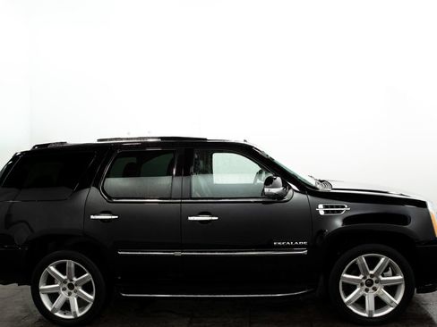 Used 2014 Cadillac Escalade Luxury AWD/4WD image 17
