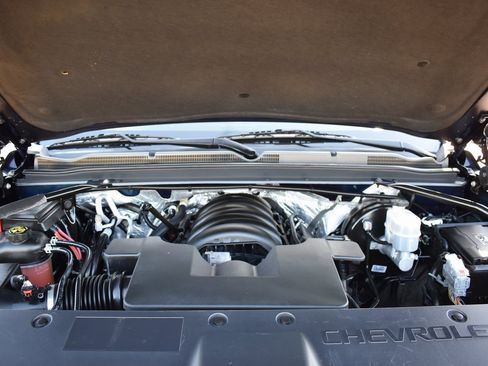 Used 2018 Chevrolet Suburban LT image 16