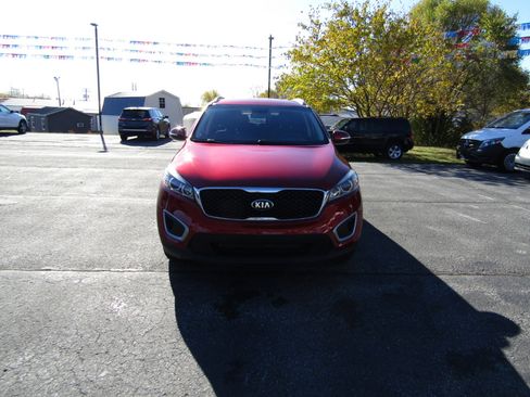 Used 2017 Kia Sorento LX V6 AWD image 2