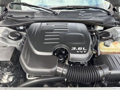 Used 2019 Dodge Challenger SXT image 31