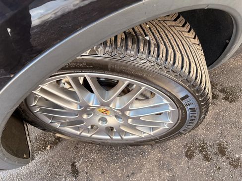 Used 2015 Porsche Cayenne S image 46