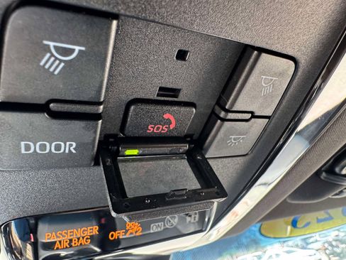 Certified 2023 Toyota Venza XLE image 35