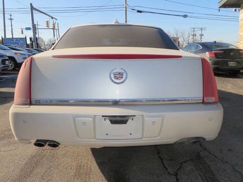 Used 2010 Cadillac DTS Luxury image 25