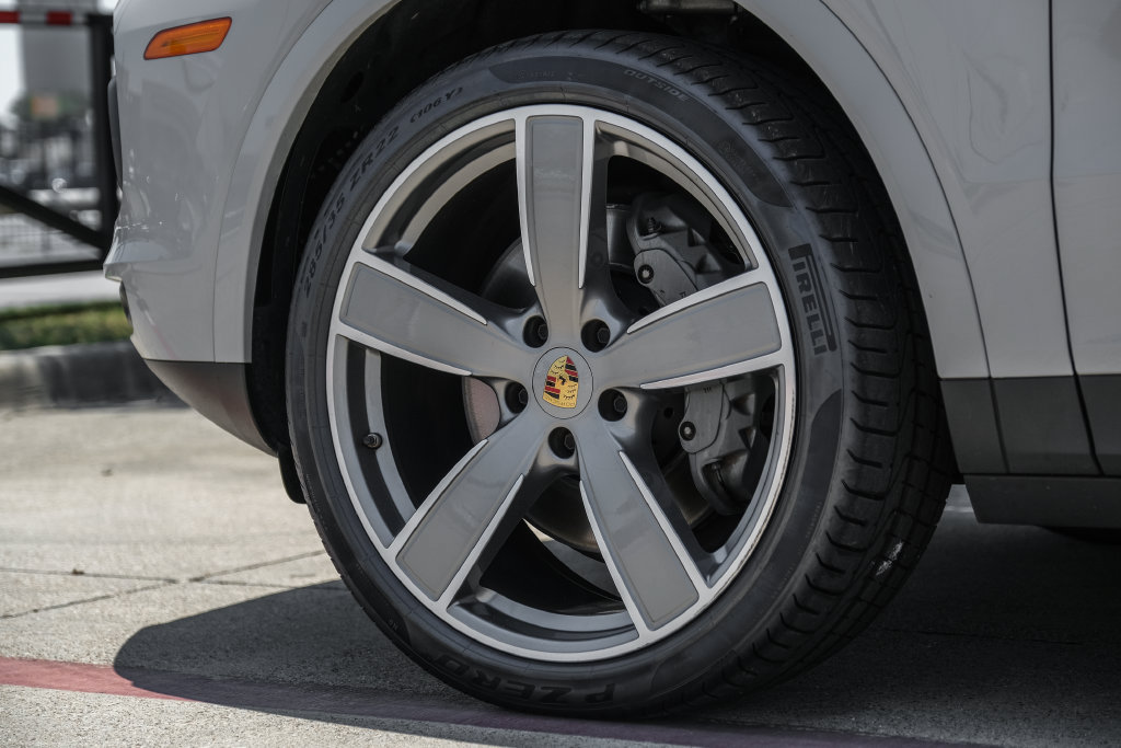 Used 2023 Porsche Cayenne S Platinum AWD/4WD image 75